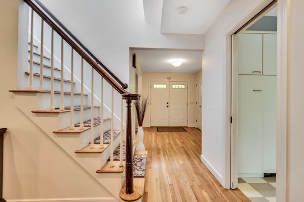 728 Salem End Road Framingham, MA 01702 - Photo 4 of 28