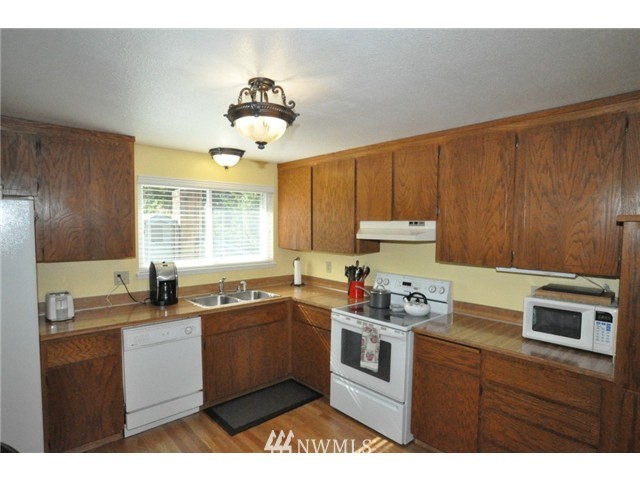 14431 Southeast 194th Street Renton, WA 98058 - Photo 5 of 15 Gallery Image 5