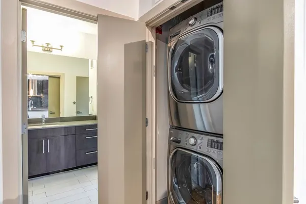$2,900 | 3600 South Lamar Boulevard, Unit 405, Austin, TX 78704