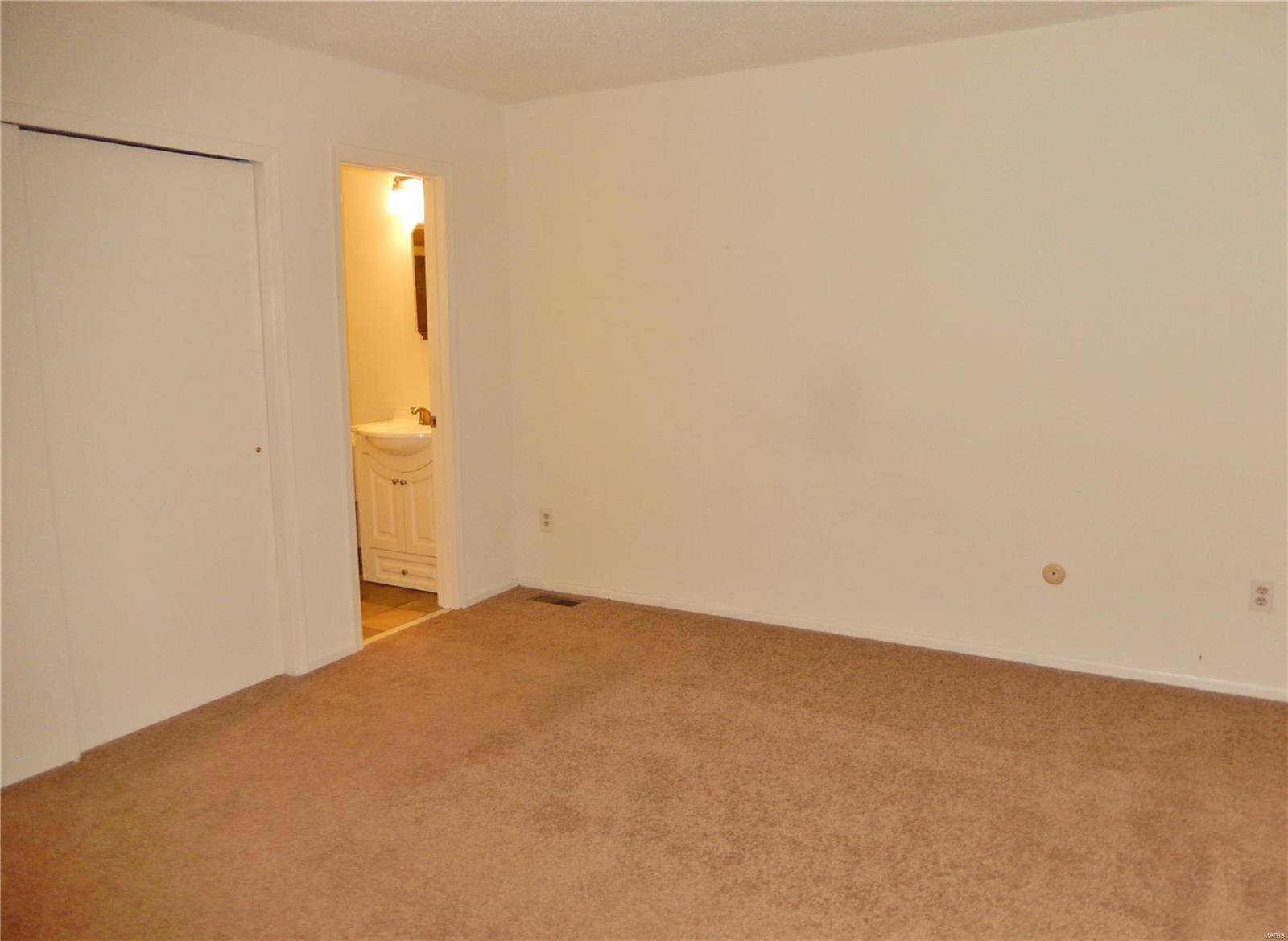 221 Braeshire Drive, Unit A Ballwin, MO 63021 - Photo 13 of 18