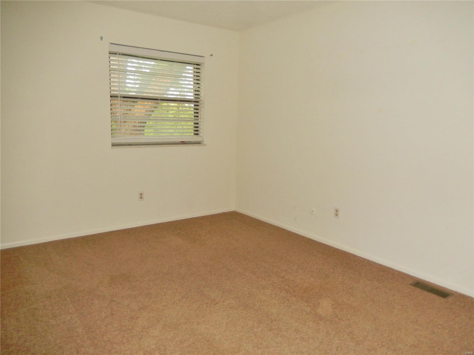 221 Braeshire Drive, Unit A Ballwin, MO 63021 - Photo 8 of 18