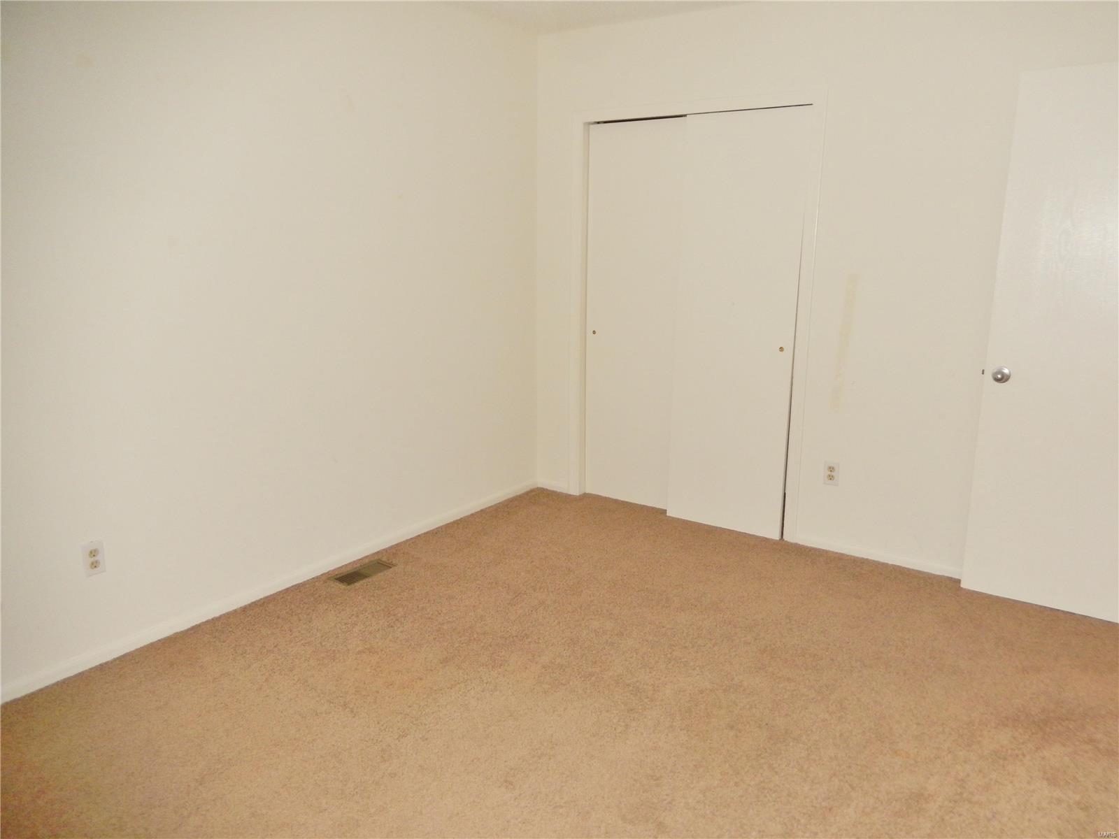 221 Braeshire Drive, Unit A Ballwin, MO 63021 - Photo 9 of 18