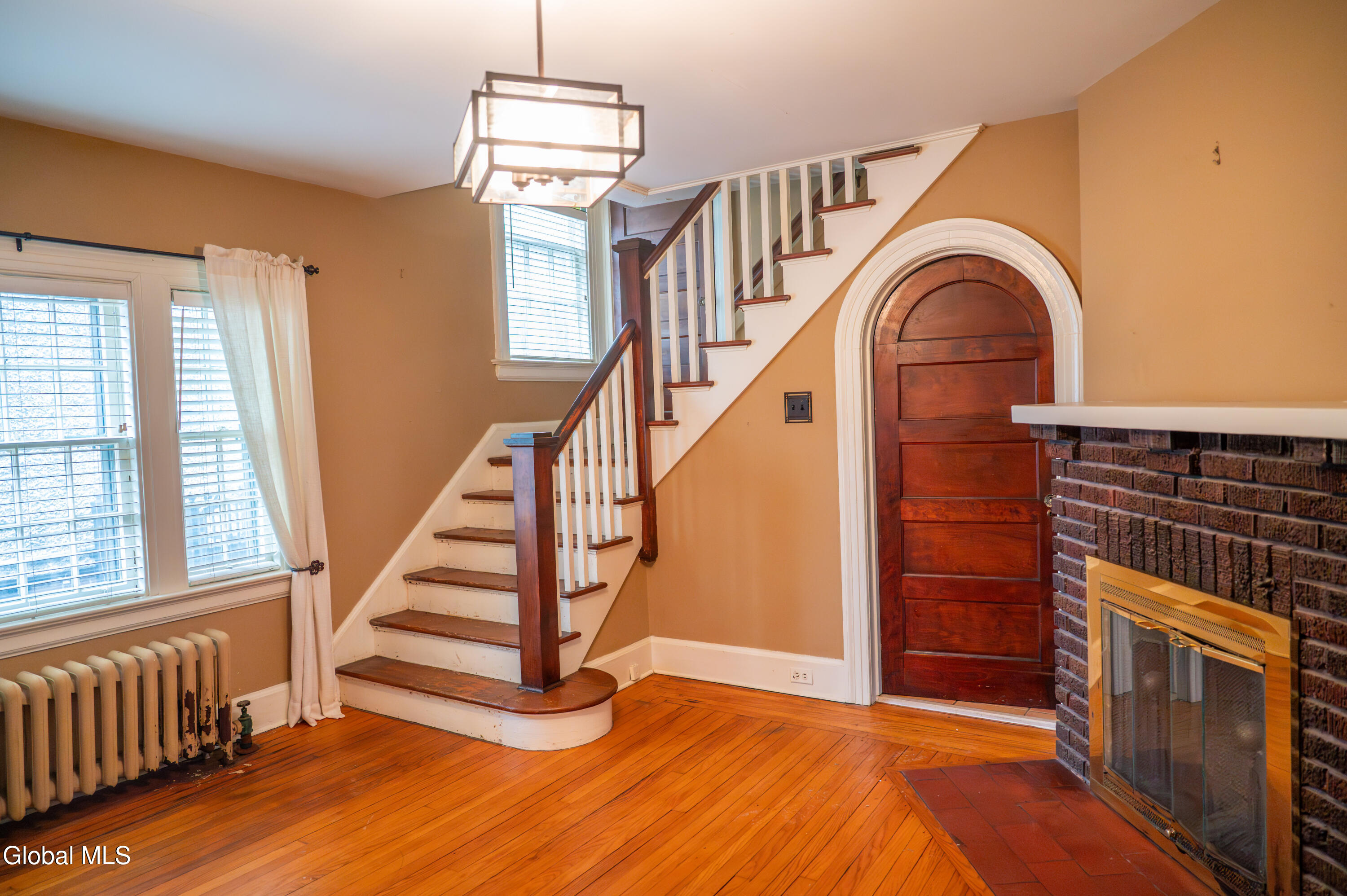 1347 Union Street Schenectady, NY 12308 - Photo 4 of 17 Z62_3732