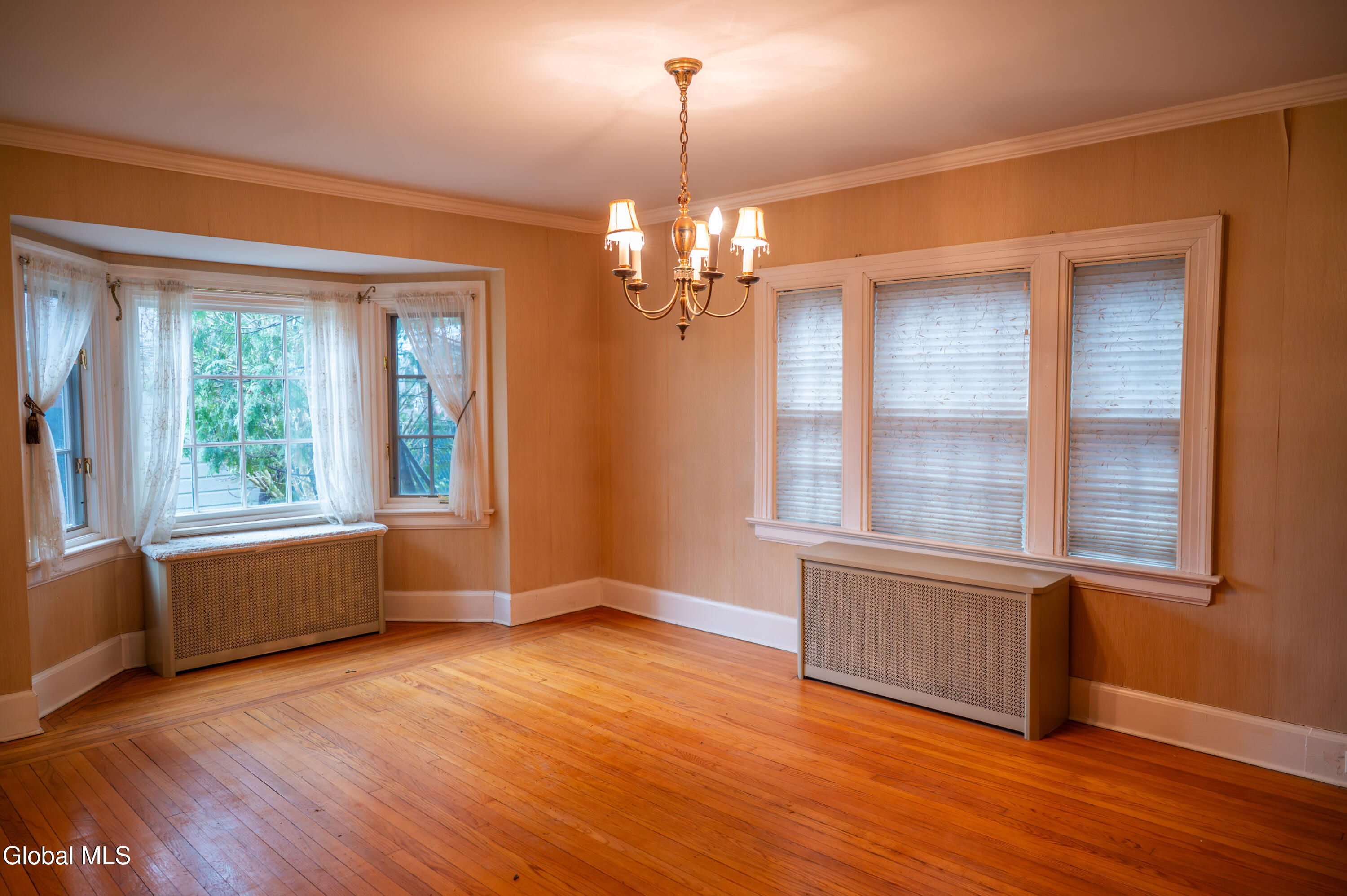 1347 Union Street Schenectady, NY 12308 - Photo 6 of 17 Z62_3735