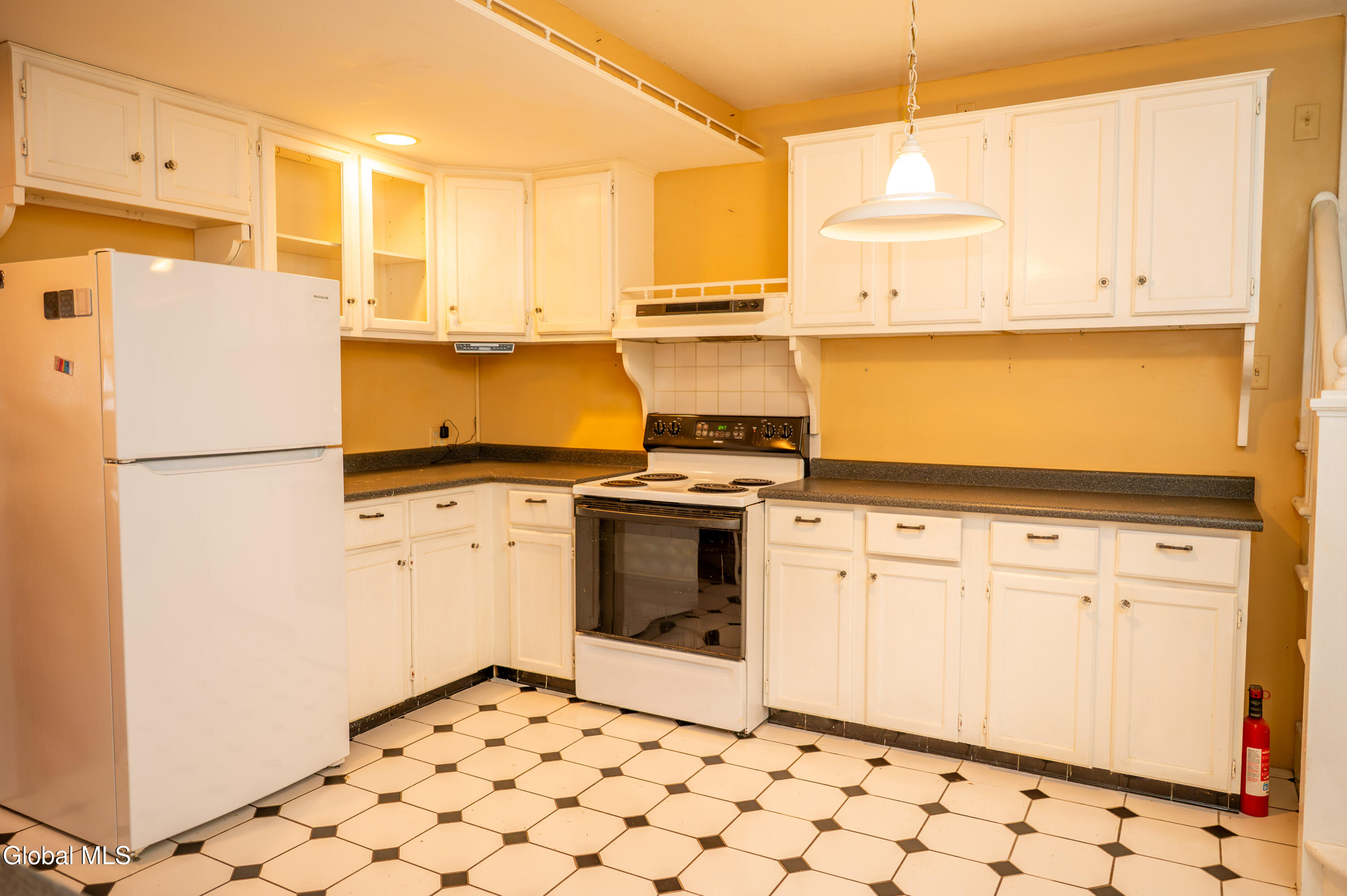 1347 Union Street Schenectady, NY 12308 - Photo 7 of 17 Z62_3739