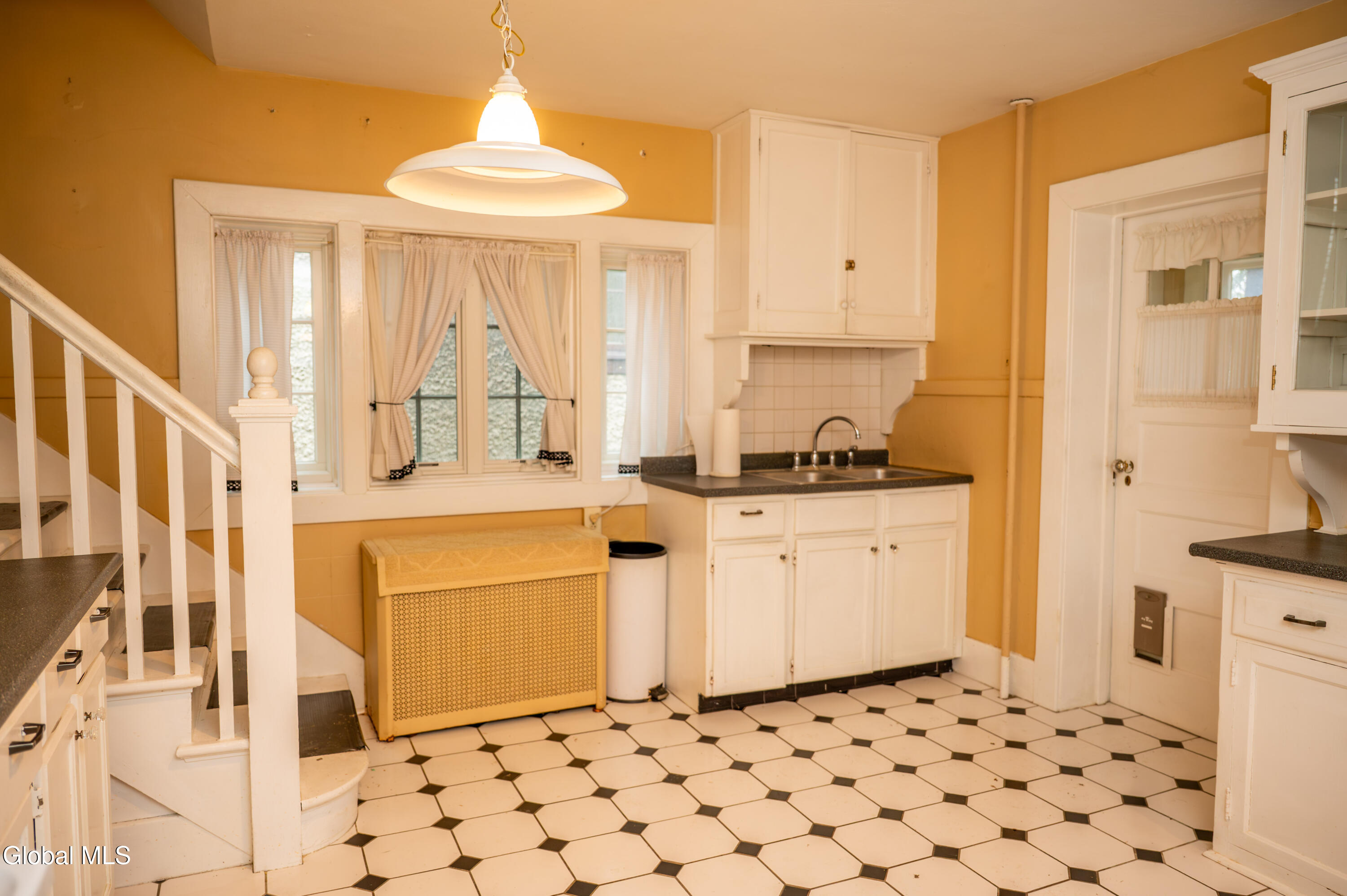 1347 Union Street Schenectady, NY 12308 - Photo 8 of 17 Z62_3737