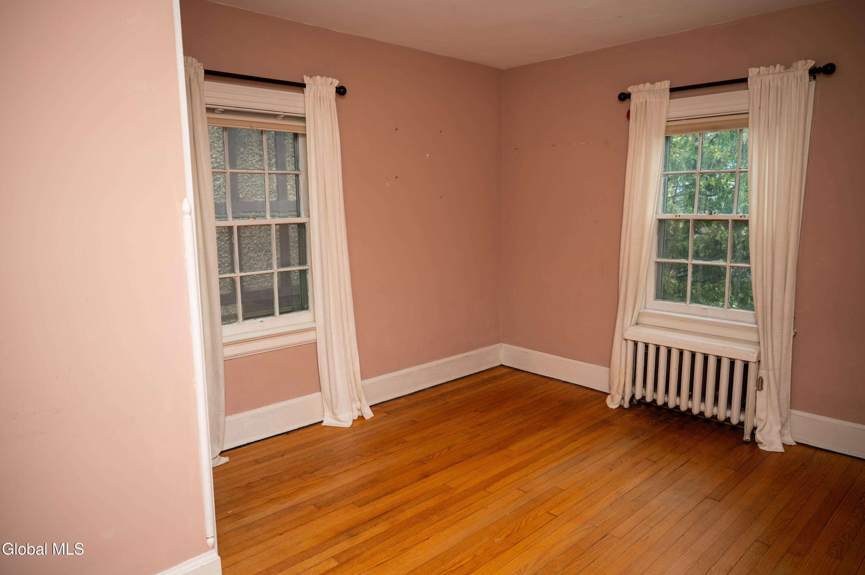 1347 Union Street Schenectady, NY 12308 - Photo 10 of 17 Z62_3754