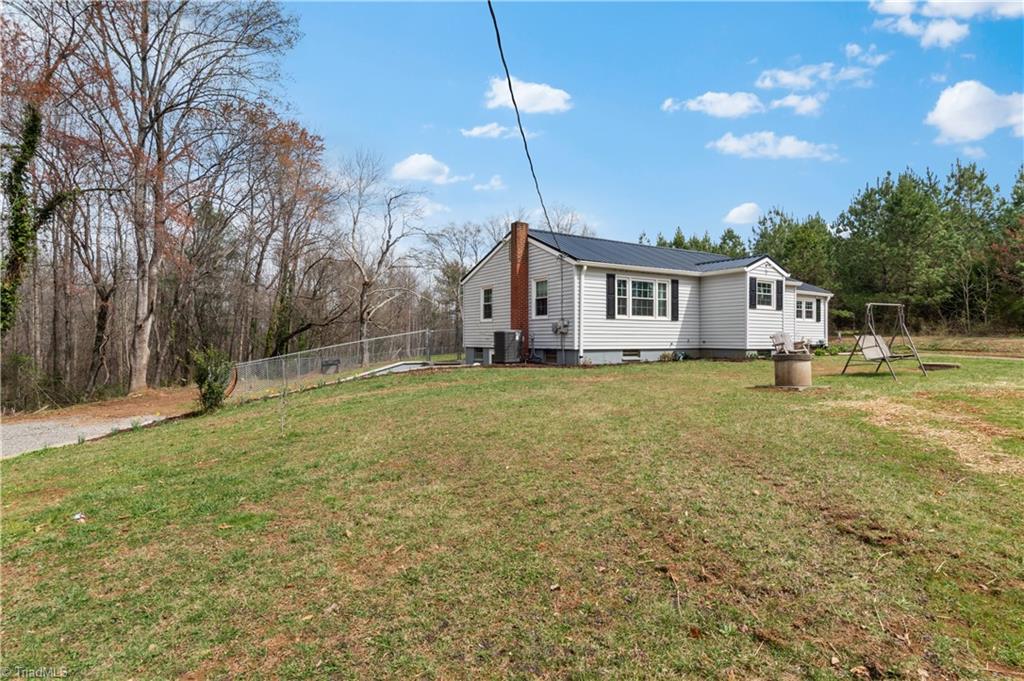 379 Pat Nixon Road State Road, NC 28676 - Photo 4 of 36