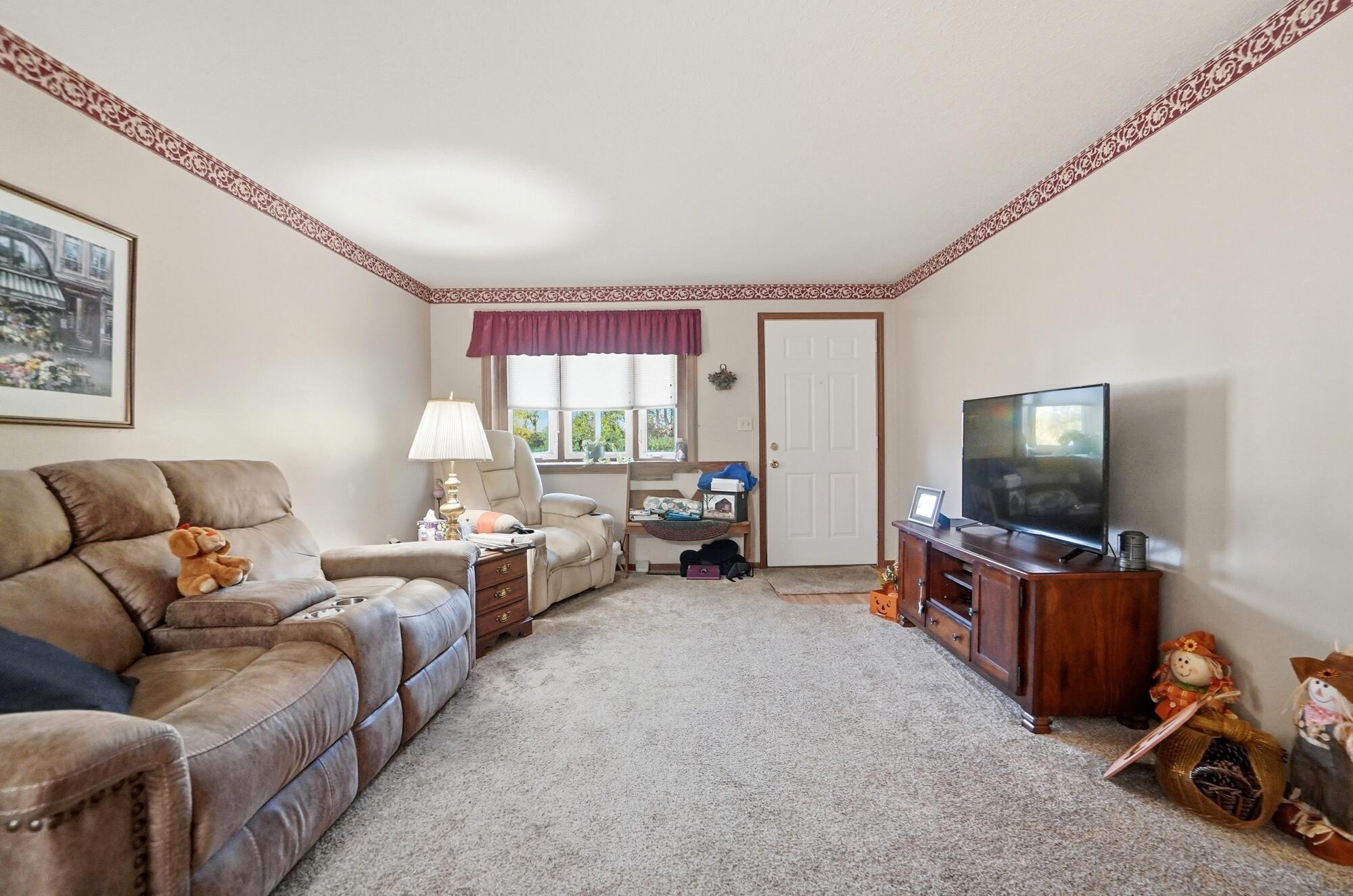 4446 Ridgewood Road East Springfield, OH 45503 - Photo 4 of 31