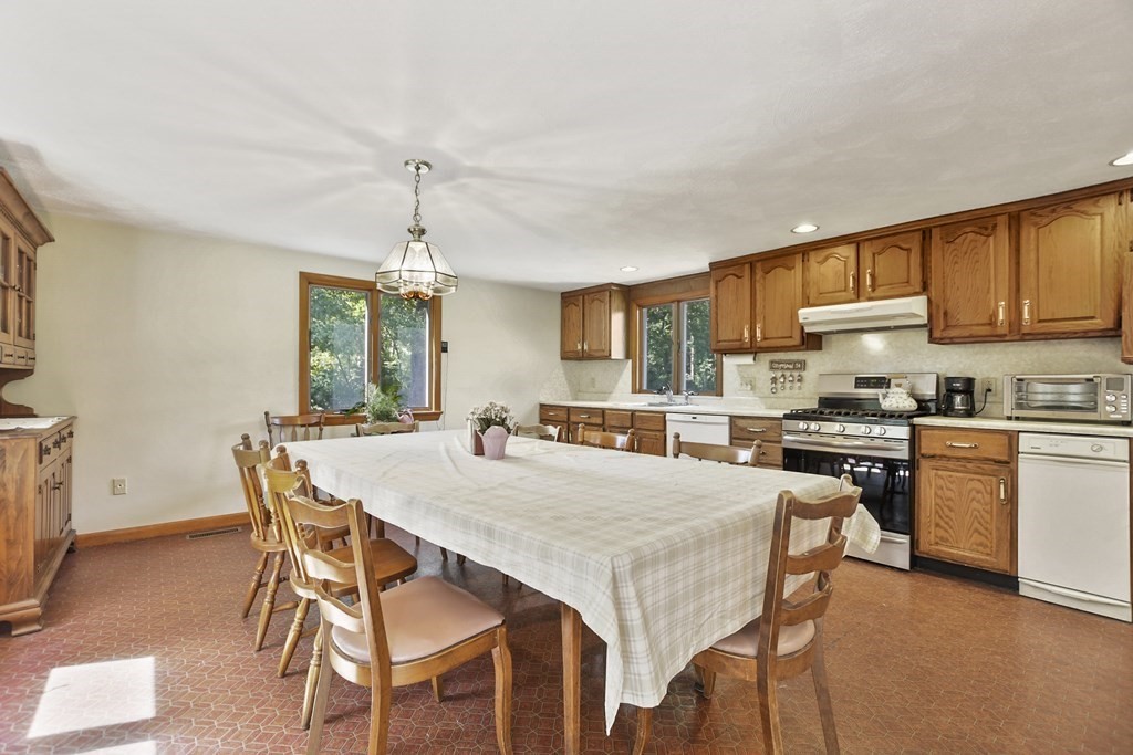 21 Argonne Road Billerica, MA 01821 - Photo 8 of 37