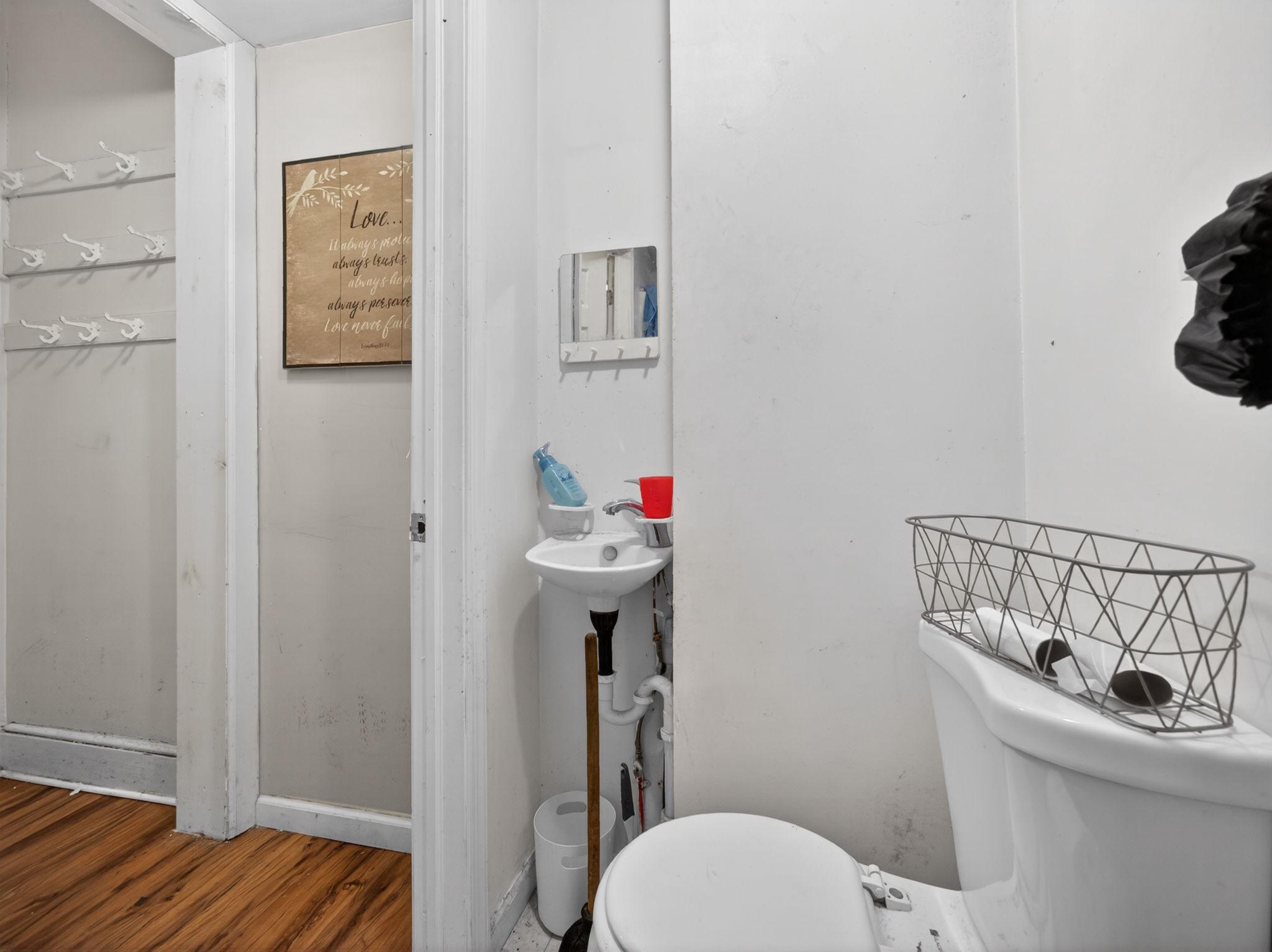 866 East High Street Pottstown, PA 19464 - Photo 43 of 45 Charming bathroom 1