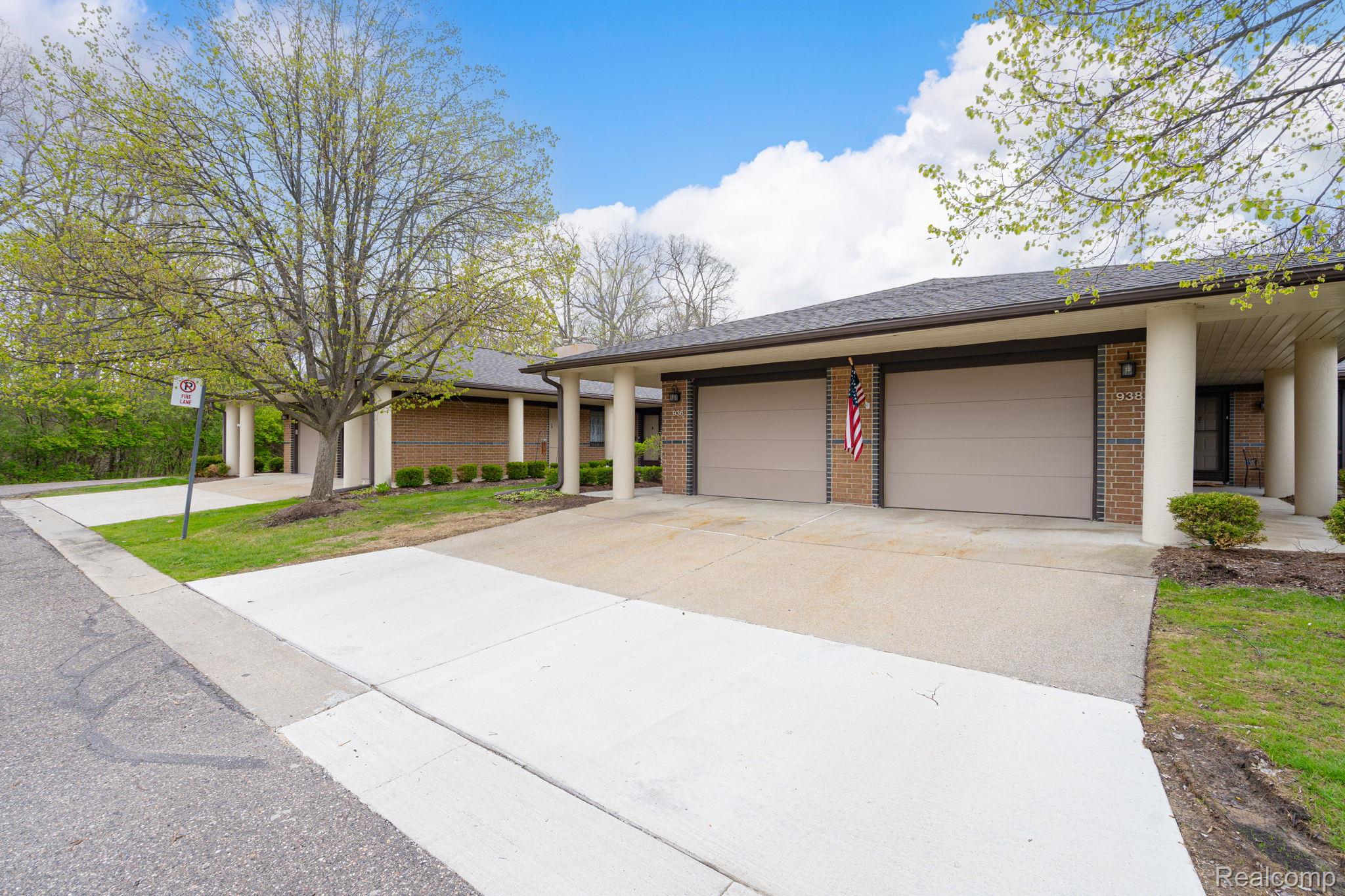 936 Wexford Way Rochester, MI 48307 - Photo 3 of 35 3-web-or-mls-exteriors 3.jpg