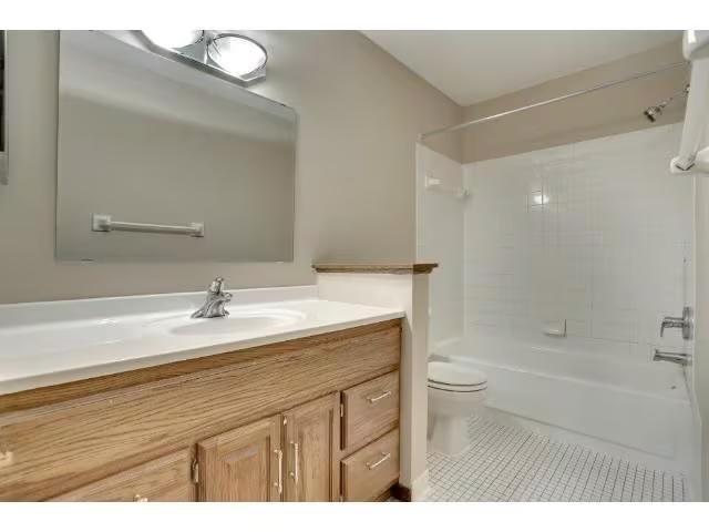 2240 Ridge Drive, Unit 33 St. Louis Park, MN 55416 - Photo 4 of 9