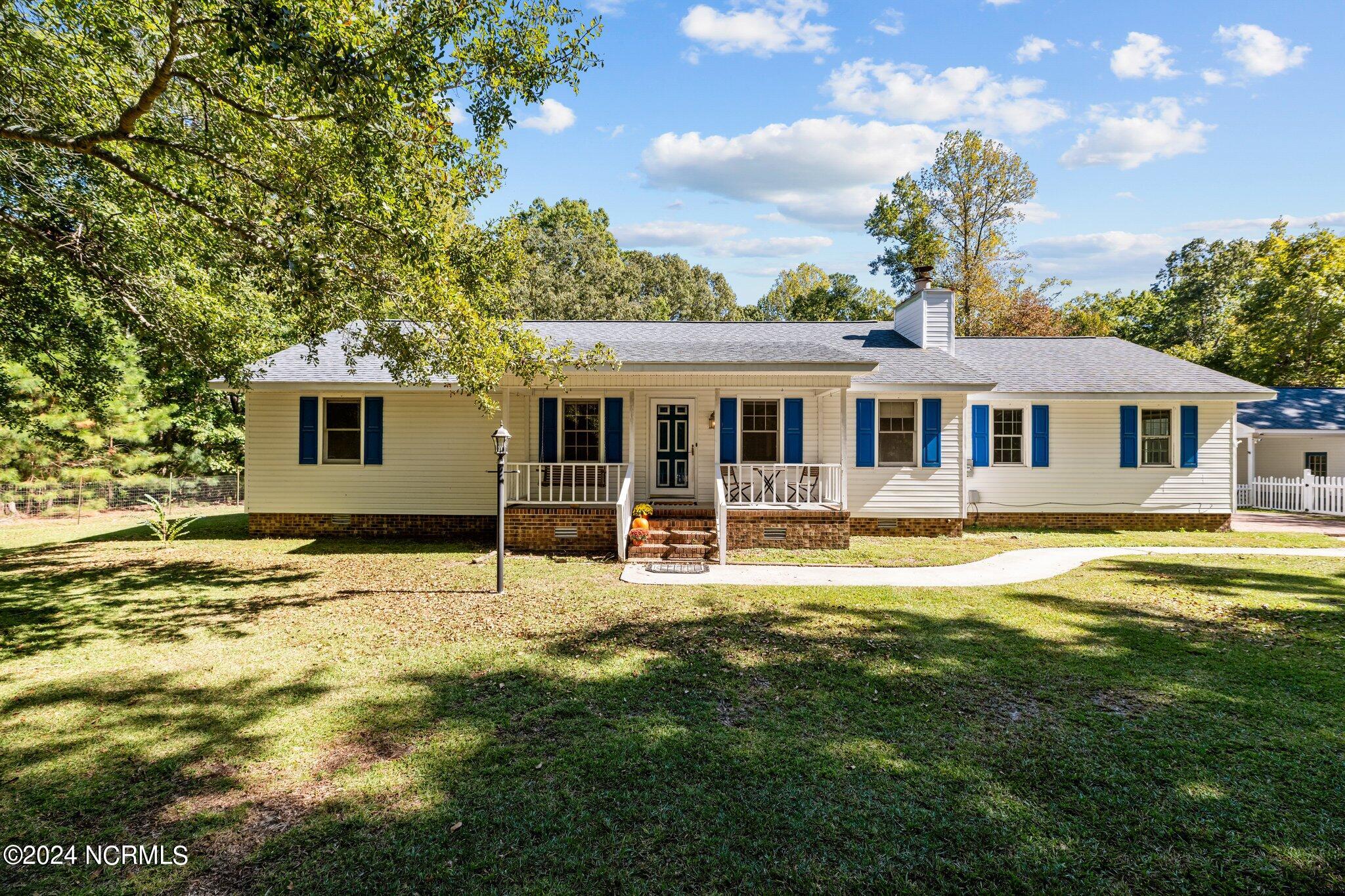 103 Cliff Ridge Road New Bern, NC 28560 - Photo 1 of 52 42-web-or-mls-DSC_3168