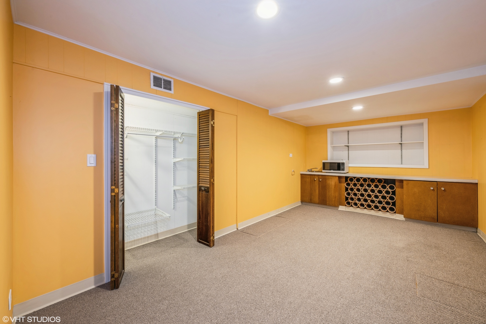 2027 Dundee Road Northbrook, IL 60062 - Photo 8 of 9 a view of an empty room with a window