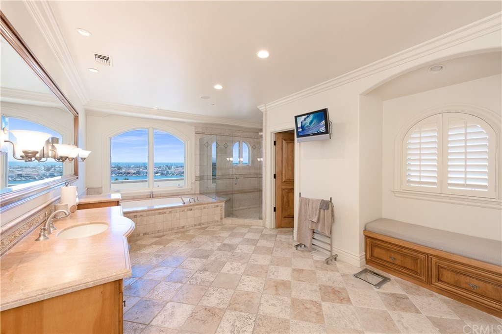 911 Kings Road Newport Beach, CA 92663 - Photo 25 of 47 a large living room with a large window