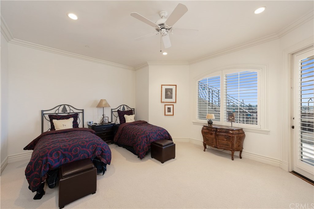 911 Kings Road Newport Beach, CA 92663 - Photo 39 of 47 a bedroom with two beds and a couch