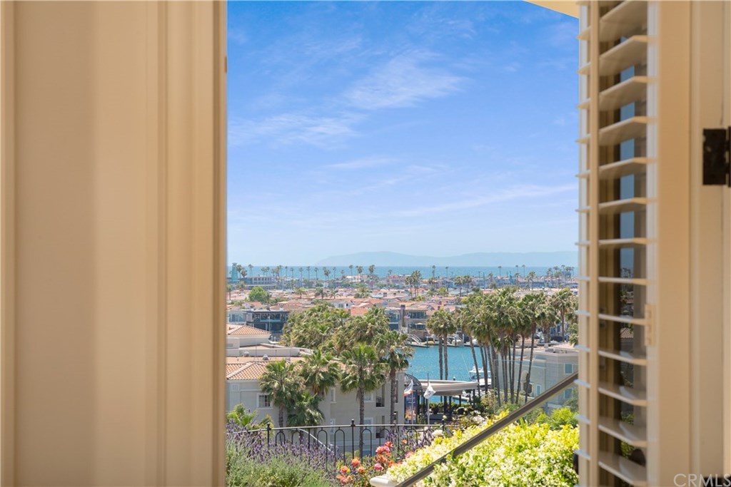911 Kings Road Newport Beach, CA 92663 - Photo 41 of 47 a view of a balcony with an outdoor space