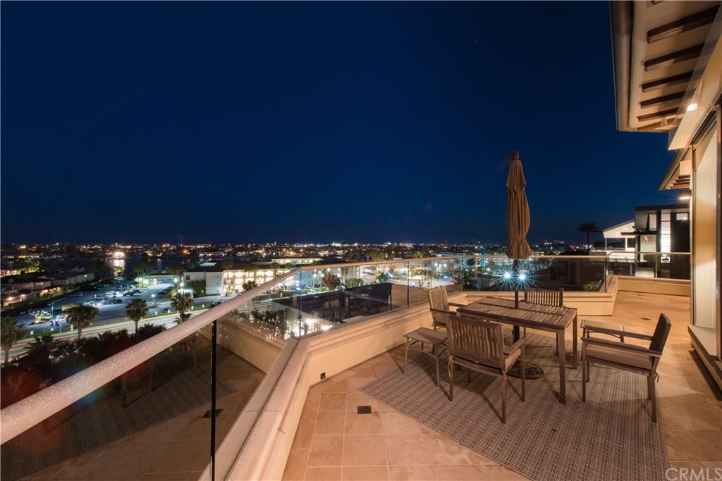 911 Kings Road Newport Beach, CA 92663 - Photo 5 of 47 a view of a chairs and table in patio