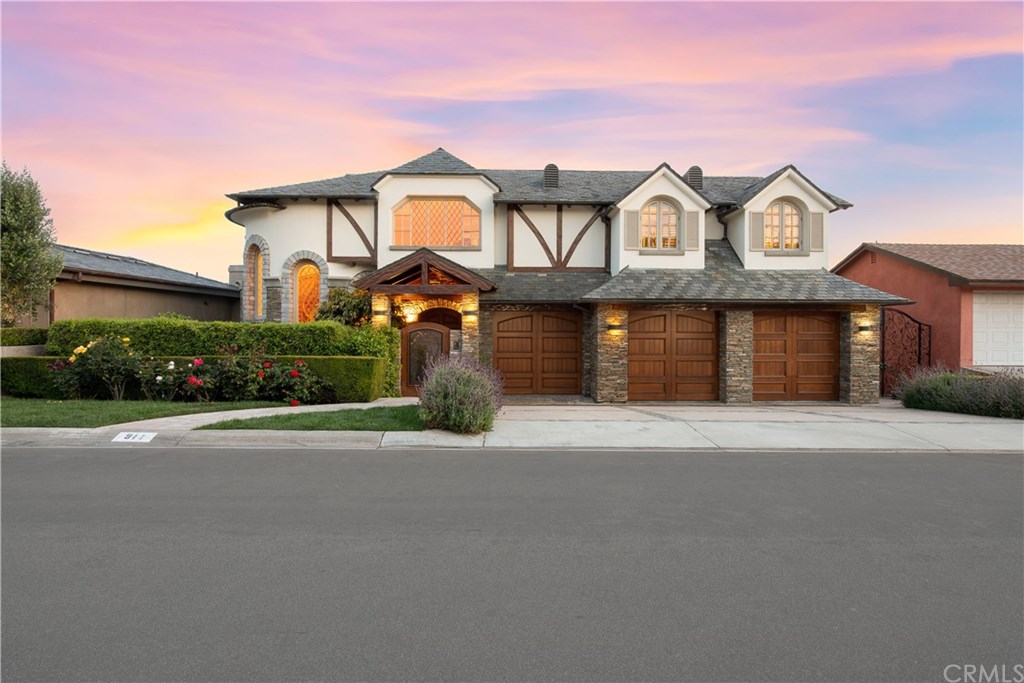 911 Kings Road Newport Beach, CA 92663 - Photo 7 of 47 front view of a house with a yard