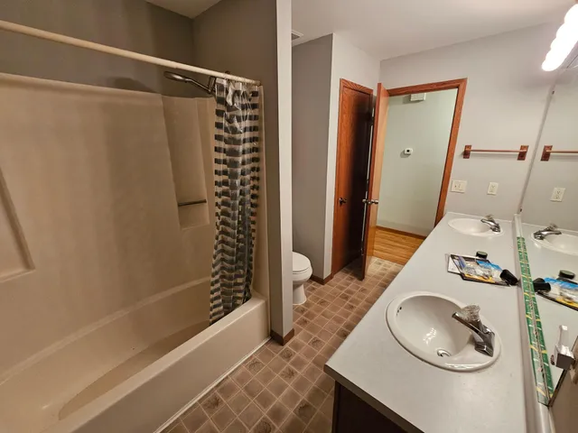 $2,200 | 7531 Afton Road, Woodbury, MN 55125