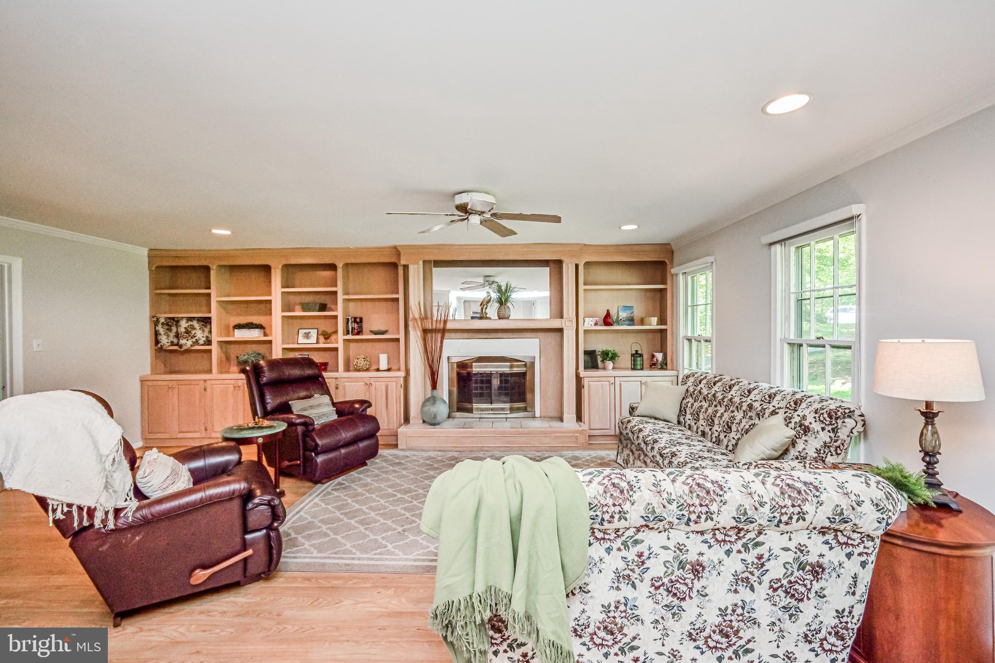 11730 Quay Road Oakton, VA 22124 - Photo 30 of 58 GORGEOUS FAMILY RM WITH MAGNIFICENT BUILT-INS