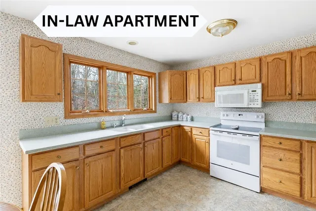 $825,000 | 113 Log Road, North Smithfield, RI 02830