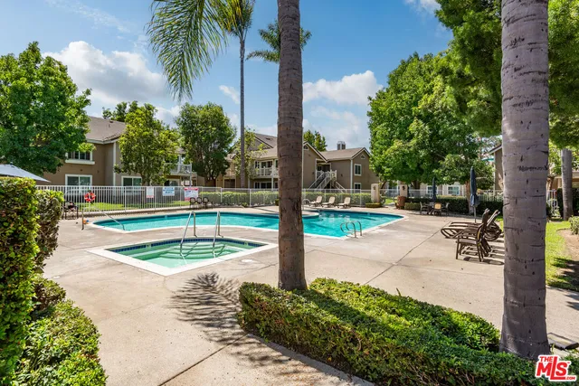 $589,000 | 3867 Thorncroft Lane, Unit B, Inglewood, CA 90305