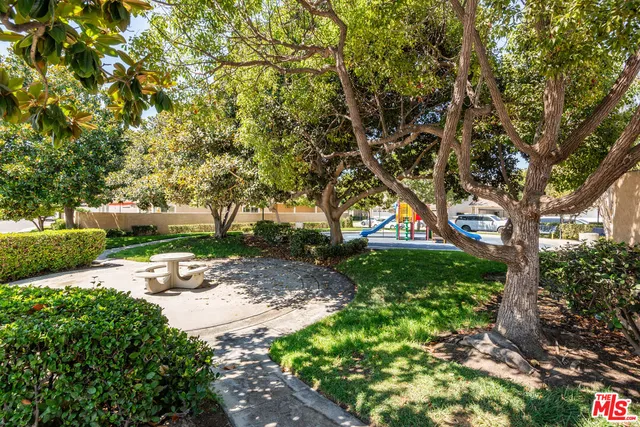 $589,000 | 3867 Thorncroft Lane, Unit B, Inglewood, CA 90305