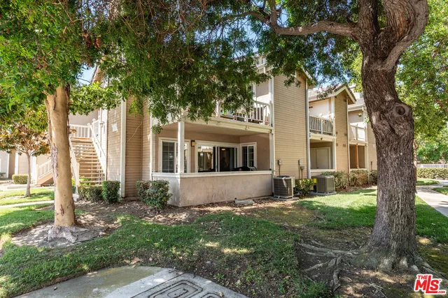 $589,000 | 3867 Thorncroft Lane, Unit B, Inglewood, CA 90305