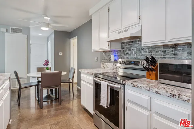 $589,000 | 3867 Thorncroft Lane, Unit B, Inglewood, CA 90305