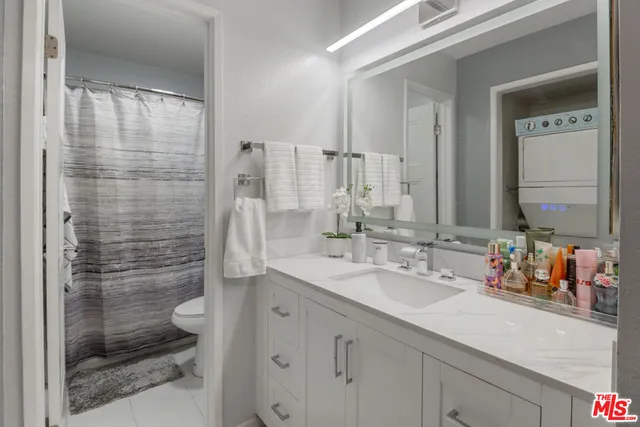 $589,000 | 3867 Thorncroft Lane, Unit B, Inglewood, CA 90305