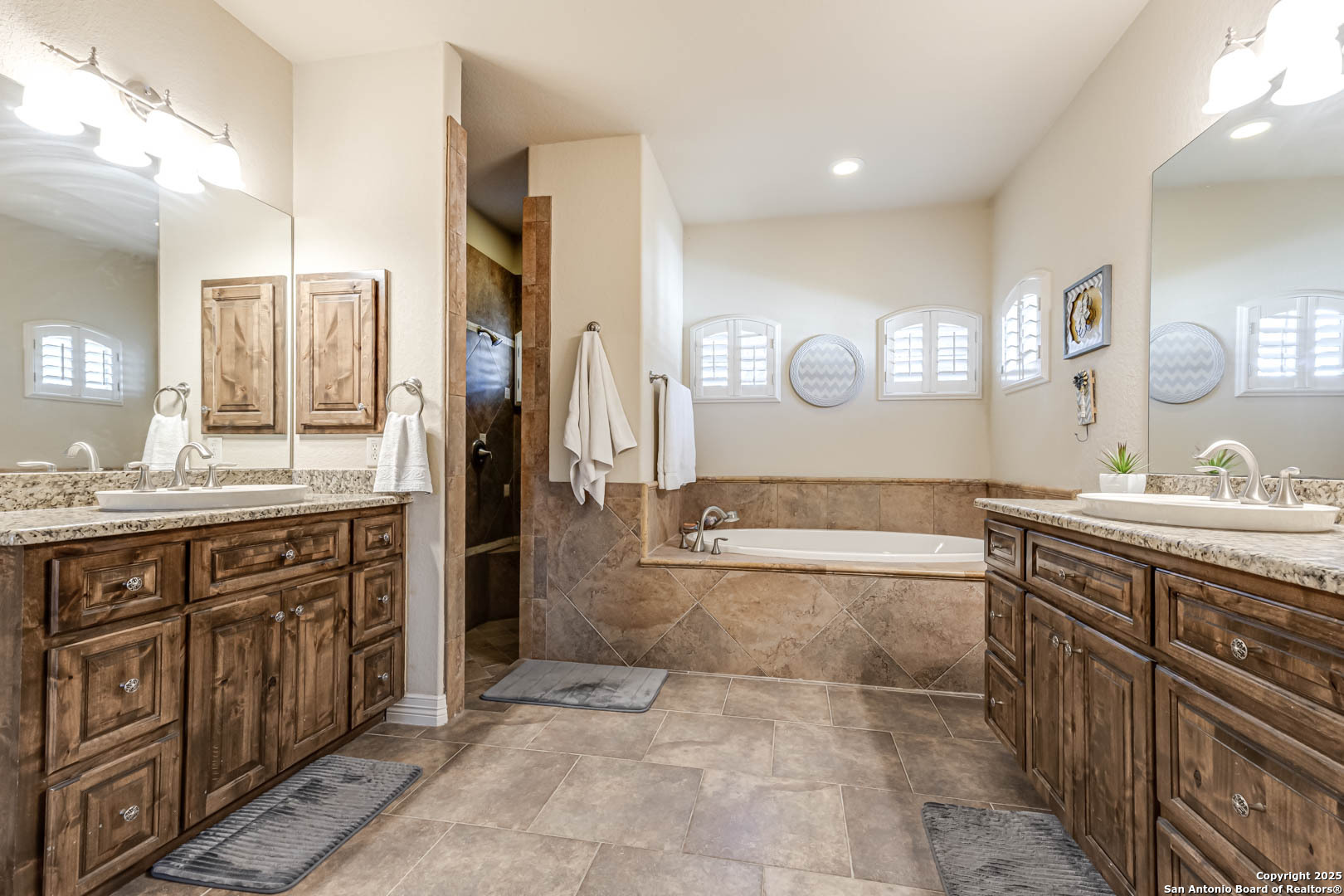 160 Gadwall Way Spring Branch, TX 78070 - Photo 14 of 45 a spacious bathroom with a sink mirror and a bath tub
