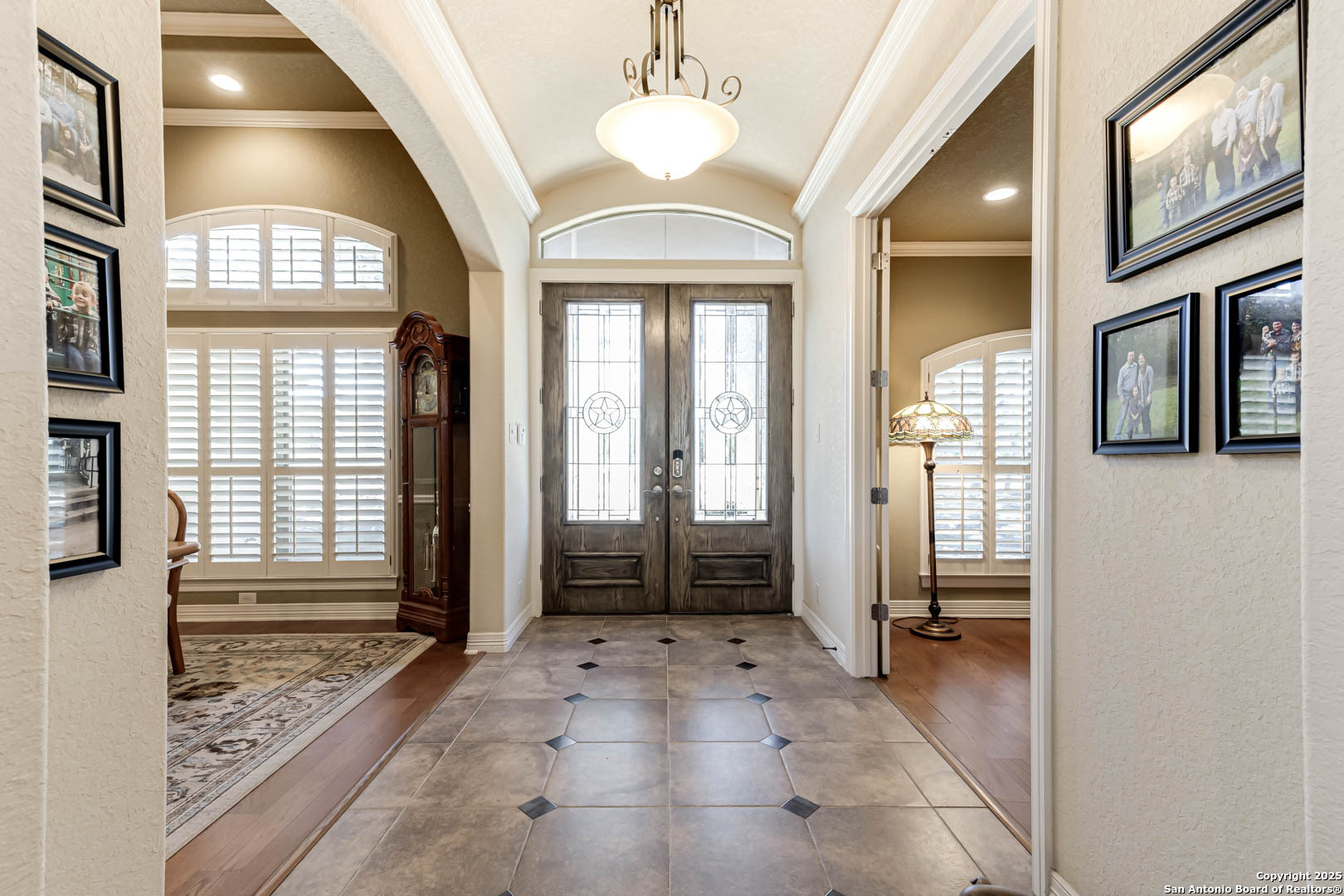 160 Gadwall Way Spring Branch, TX 78070 - Photo 10 of 45 a view of a entryway with a livingroom