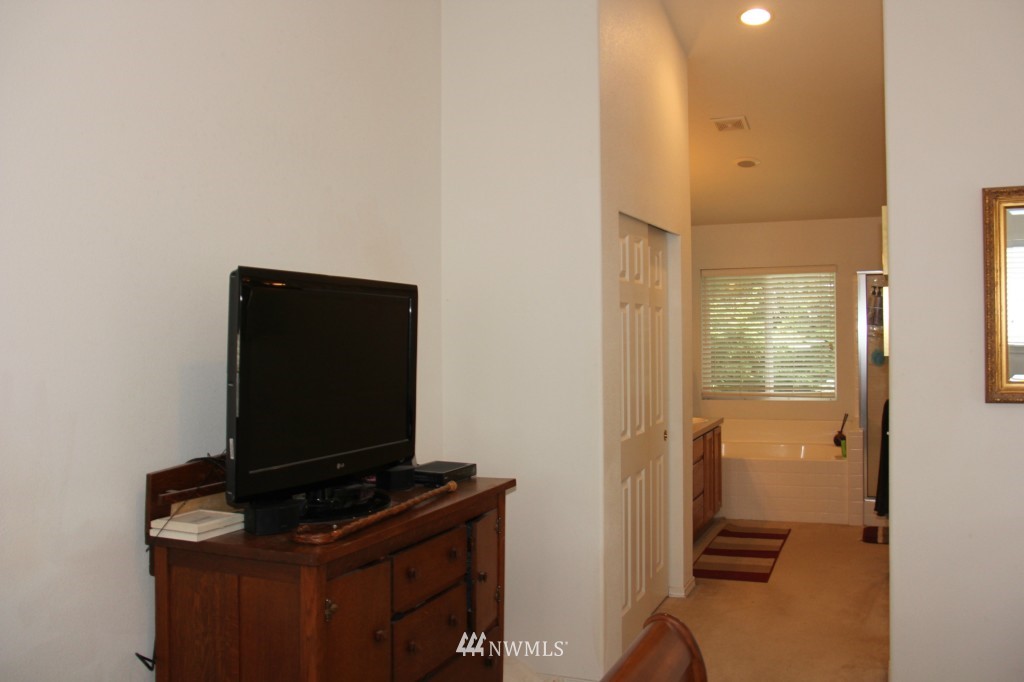 17919 110th Place Southeast Renton, WA 98055 - Photo 12 of 25