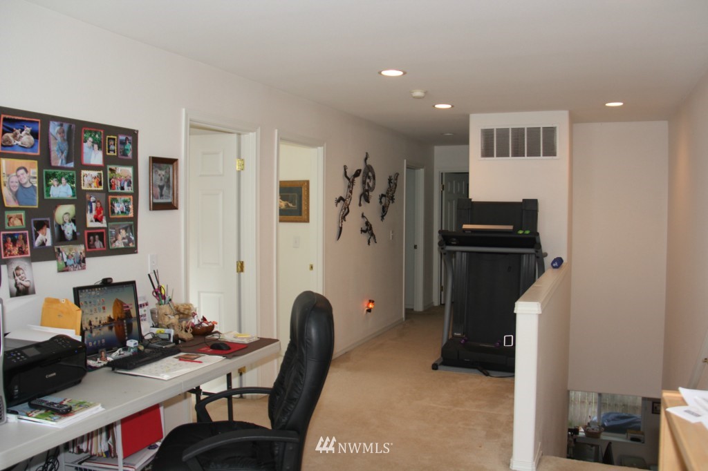 17919 110th Place Southeast Renton, WA 98055 - Photo 8 of 25