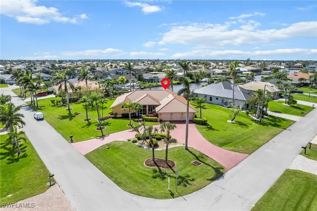 $879,900 | 4832 Southwest 18th Avenue, Cape Coral, FL 33914