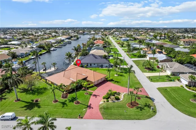 $879,900 | 4832 Southwest 18th Avenue, Cape Coral, FL 33914