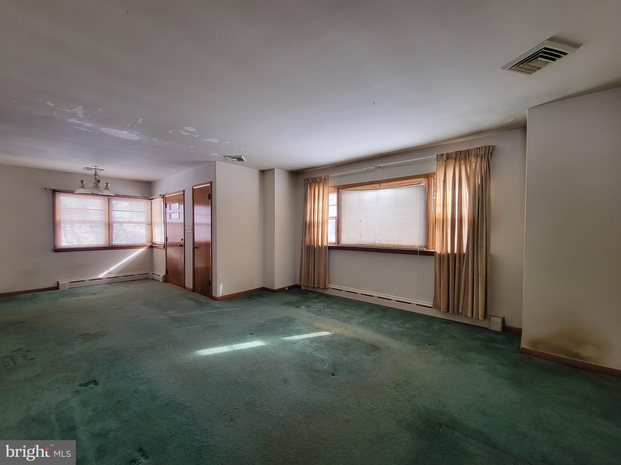 15 West Governor Road Hershey, PA 17033 - Photo 4 of 14