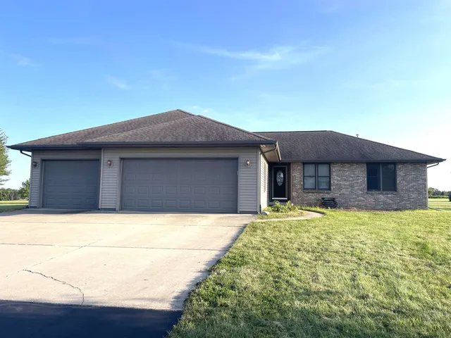 $415,000 | N5585 Shea Lane, Albany, WI 53502