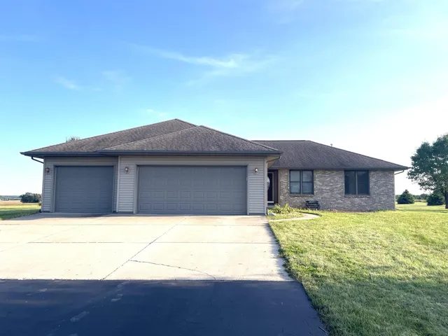 $415,000 | N5585 Shea Lane, Albany, WI 53502