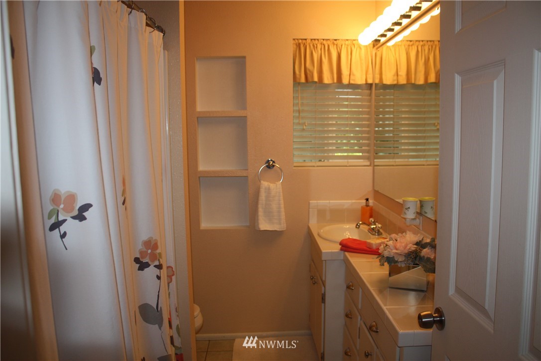 2218 Crystal Springs Road West University Place, WA 98466 - Photo 16 of 25 Gallery Image 16