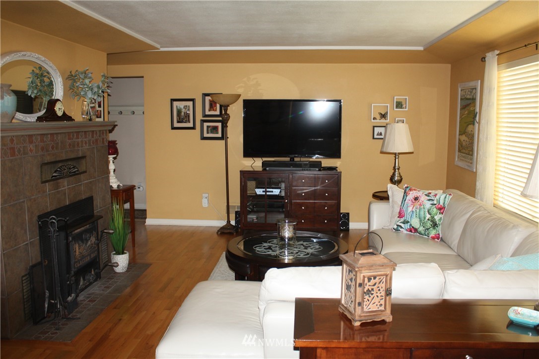 2218 Crystal Springs Road West University Place, WA 98466 - Photo 4 of 25 Gallery Image 4