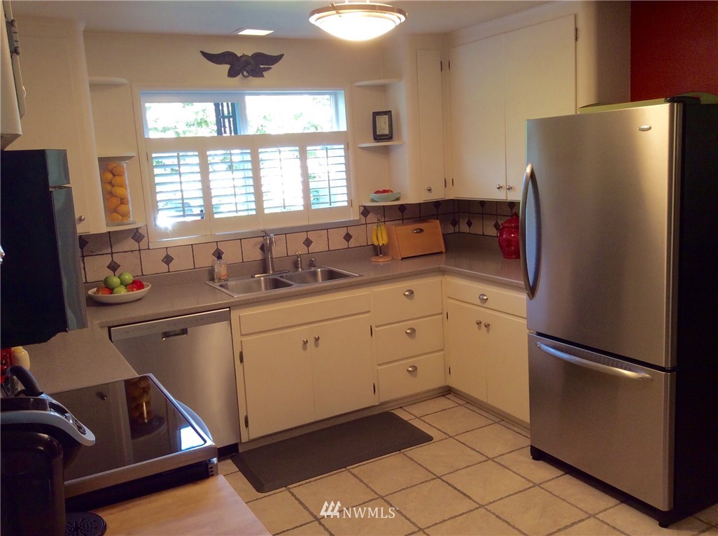 2218 Crystal Springs Road West University Place, WA 98466 - Photo 10 of 25 Gallery Image 10
