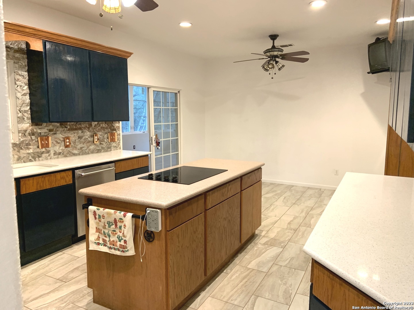 930 County Road 2720 Mico, TX 78056 - Photo 11 of 37