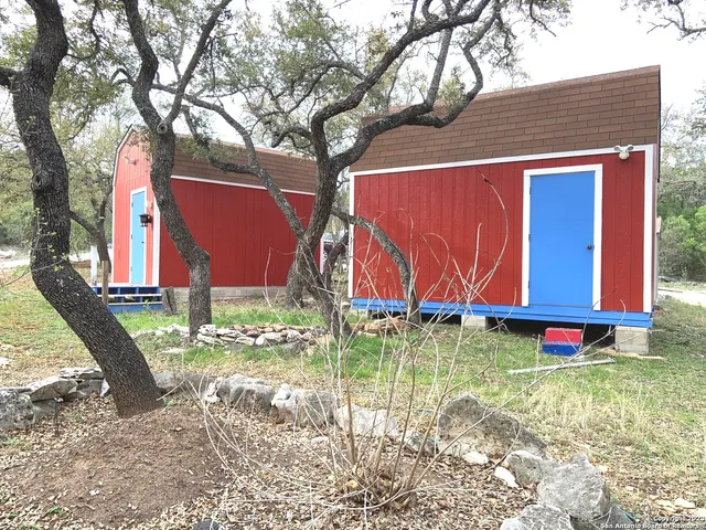 $2,495 | 930 County Road 2720, Mico, TX 78056