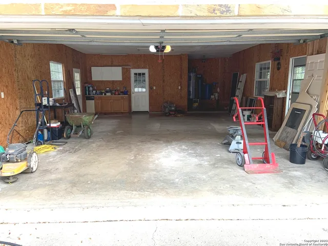 $2,495 | 930 County Road 2720, Mico, TX 78056