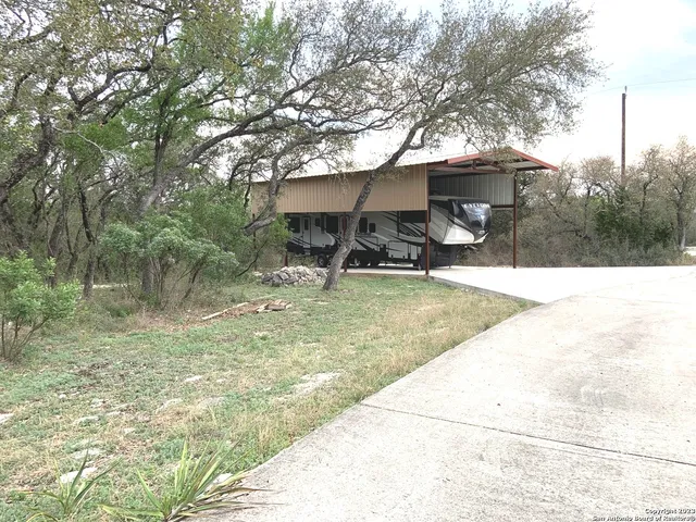 $2,495 | 930 County Road 2720, Mico, TX 78056
