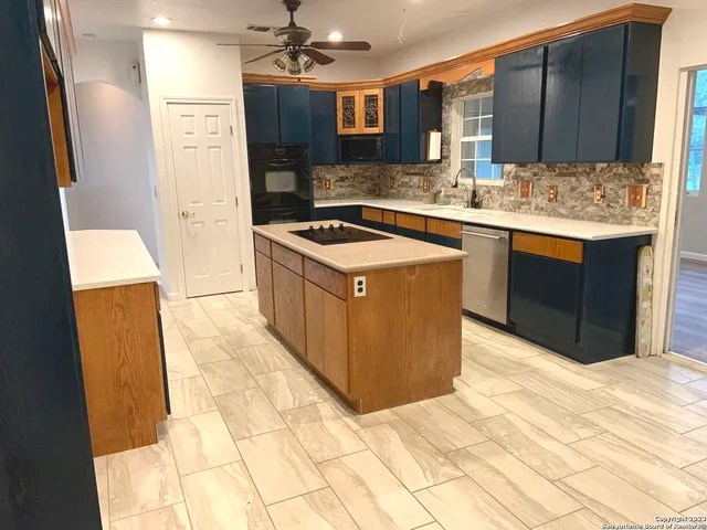 $2,495 | 930 County Road 2720, Mico, TX 78056