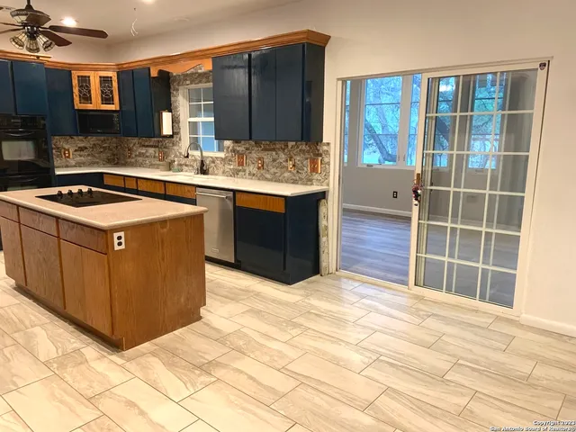 $2,495 | 930 County Road 2720, Mico, TX 78056